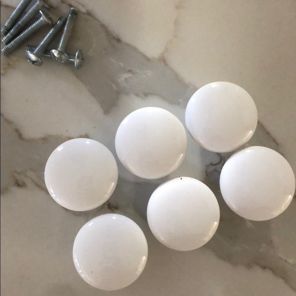 White knobs (6)